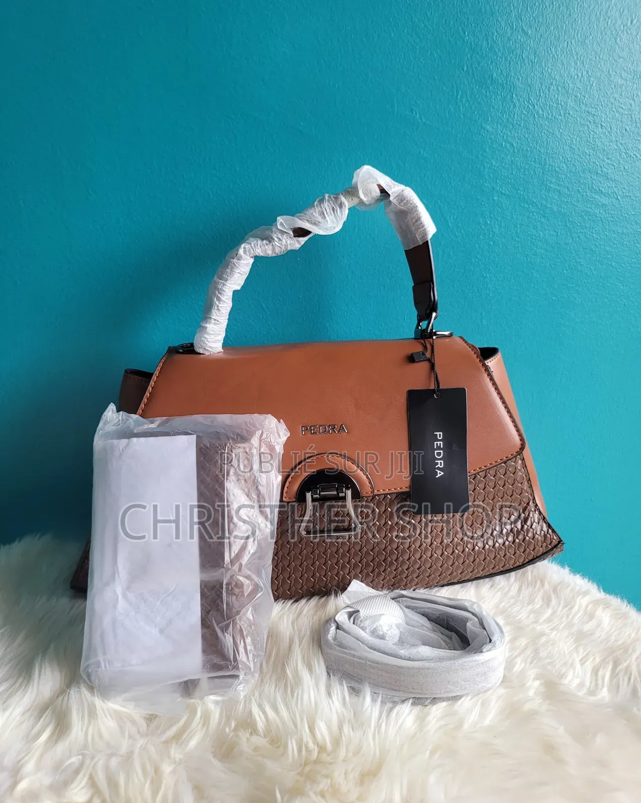 Sac À Main Pedra en Cuir Sous Plusieurs Couleurs