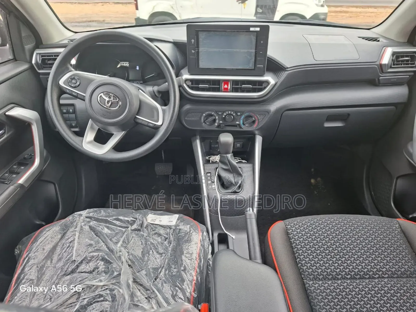 Nouveau Toyota Raize 2024 Gris