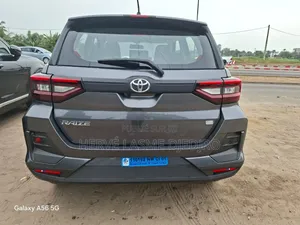 Nouveau Toyota Raize 2024 Gris