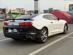 Chevrolet Camaro 2020 Blanc cassé