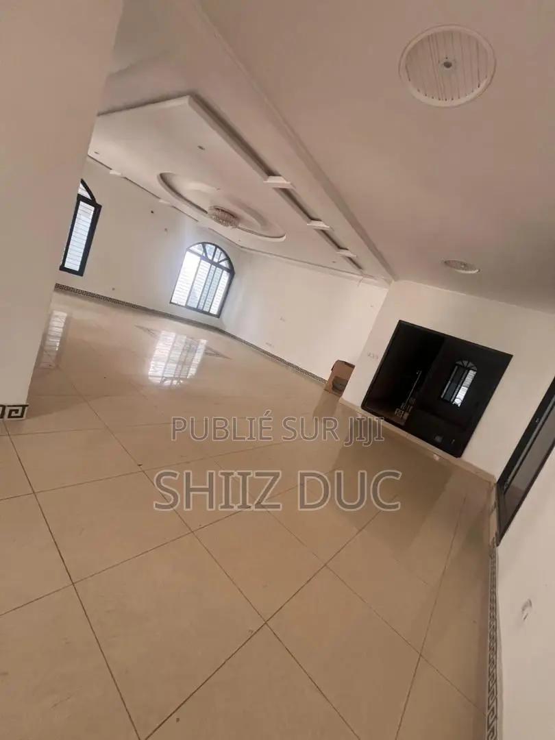 6chbre Maison dans Mohamed, Cocody à Vendre