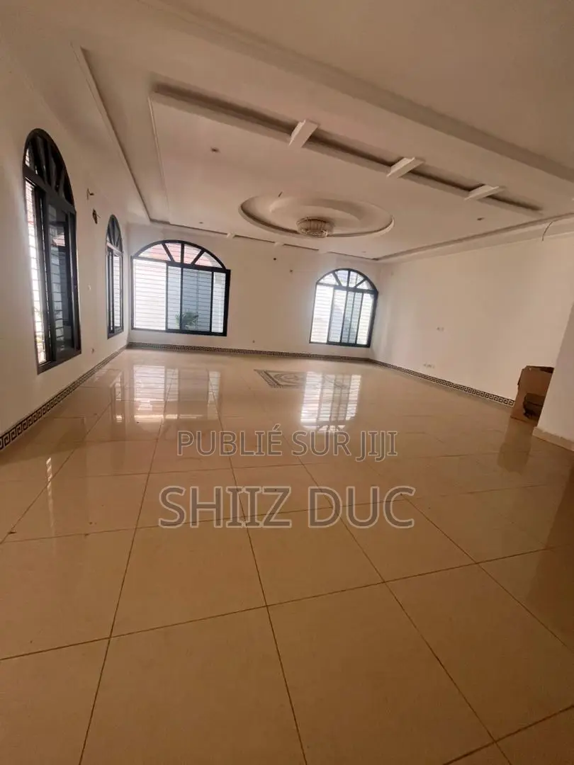 6chbre Maison dans Mohamed, Cocody à Vendre