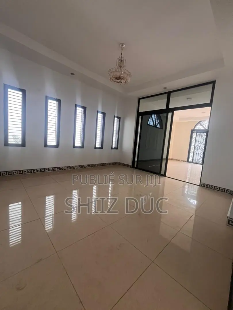 6chbre Maison dans Mohamed, Cocody à Vendre