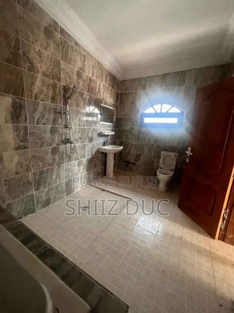 6chbre Maison dans Mohamed, Cocody à Vendre