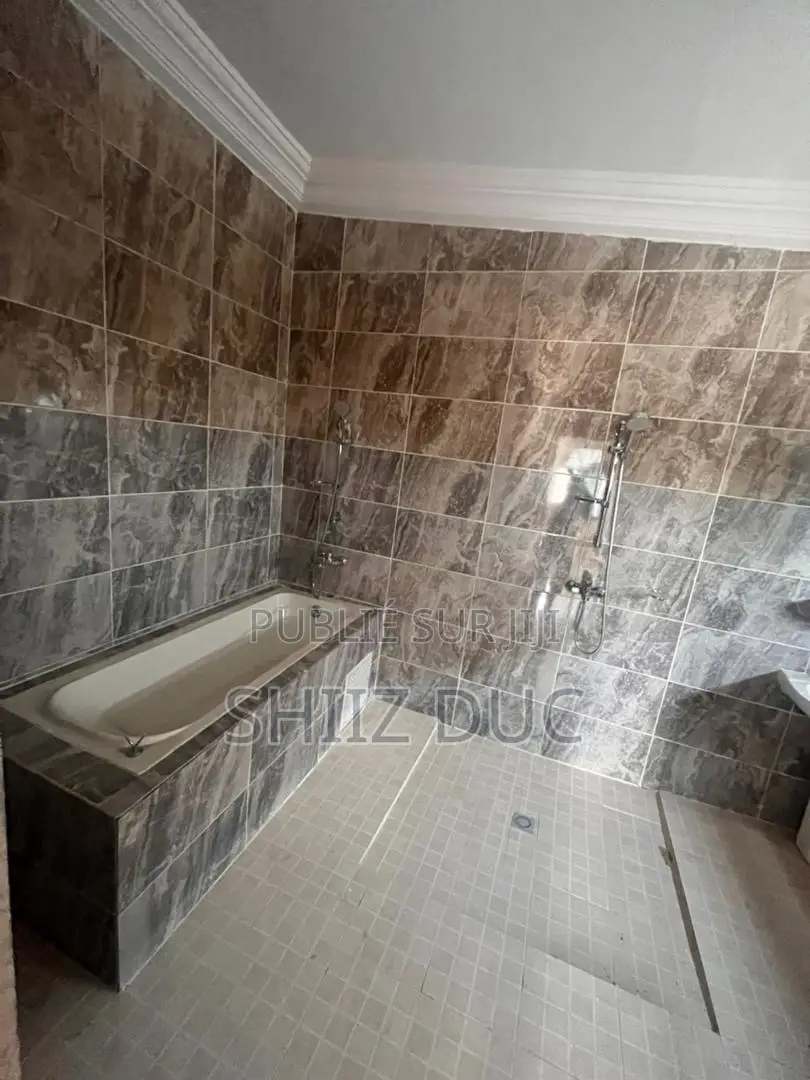 6chbre Maison dans Mohamed, Cocody à Vendre