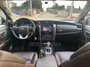 Toyota Fortuner 2020 Blanc cassé