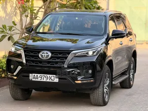 Toyota Fortuner 2021 Black