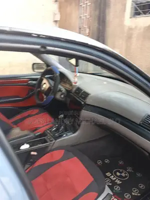 BMW 1 Series 2024 Gris