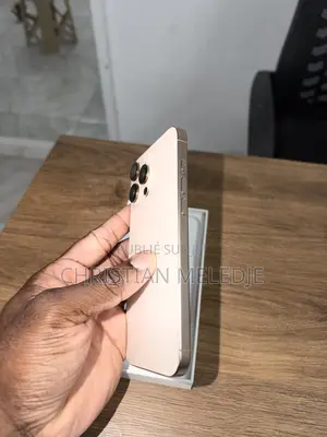 Nouveau Apple iPhone 16 Pro Max 256 GB Doré