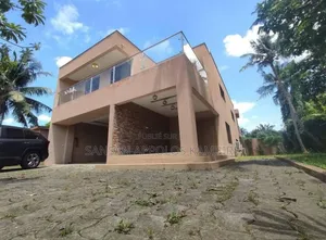 4chbre Duplex dans Une Magnifique Villa, Cocody à Vendre