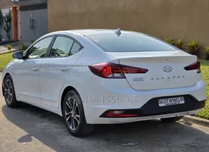 Hyundai Elantra 2020 Blanc cassé