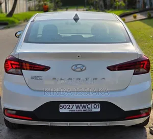 Hyundai Elantra 2020 Blanc cassé