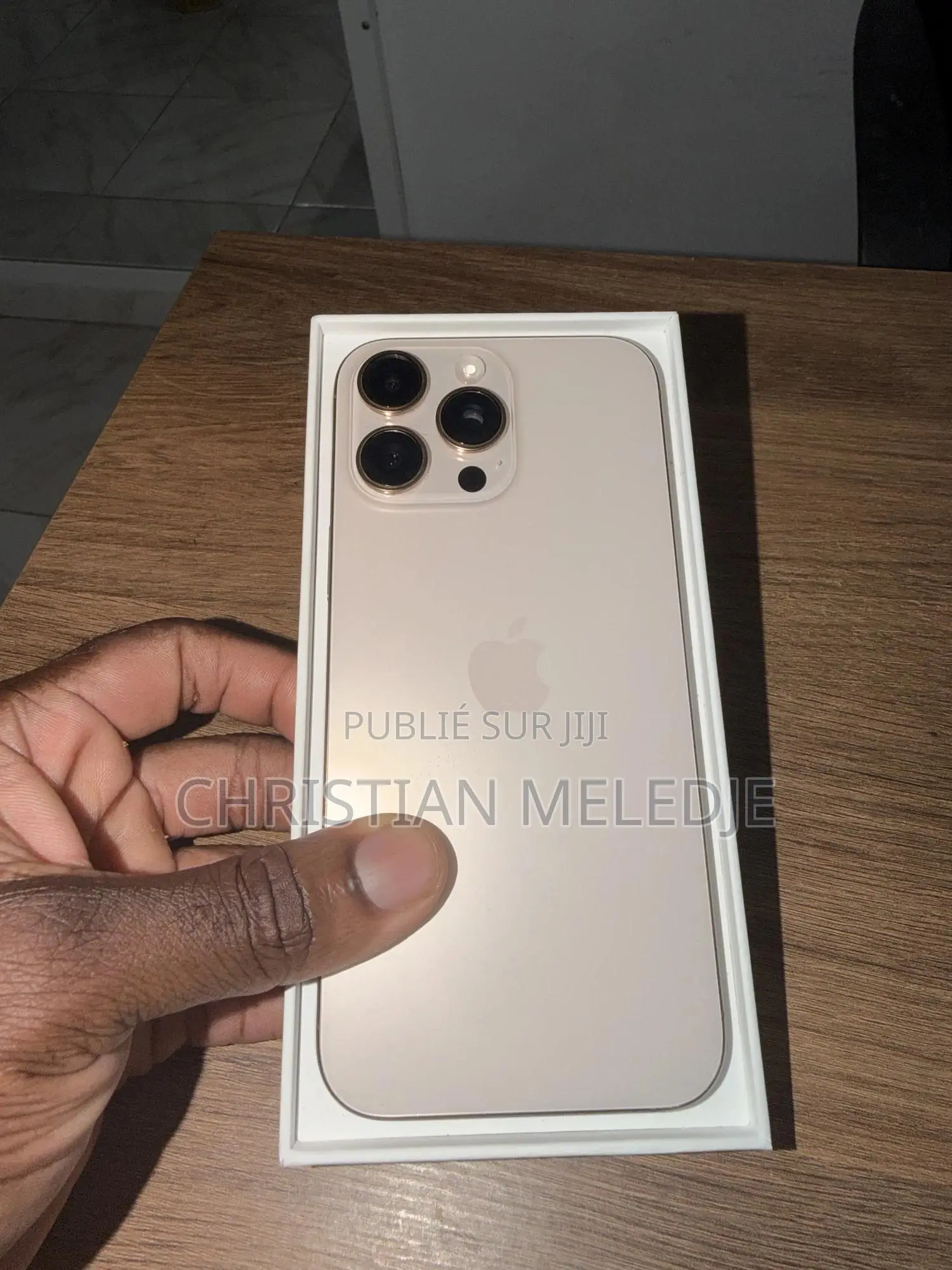 Nouveau Apple iPhone 16 Pro Max 256 GB Doré