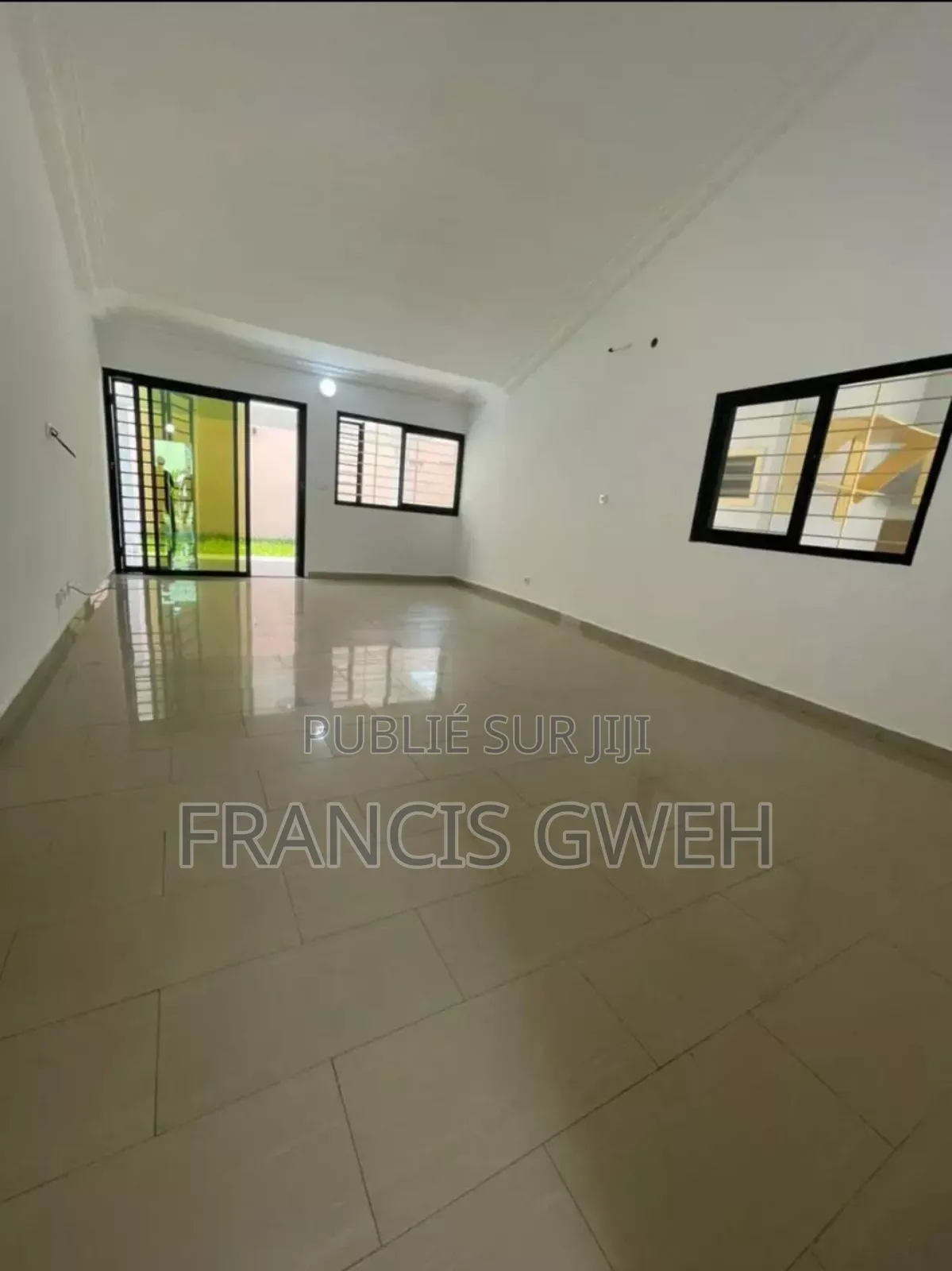 3chbre Duplex dans Francis Gweh, Cocody à Louer