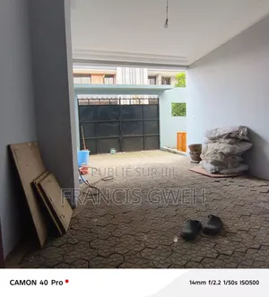 5chbre Duplex dans Francis Gweh, Cocody à Louer
