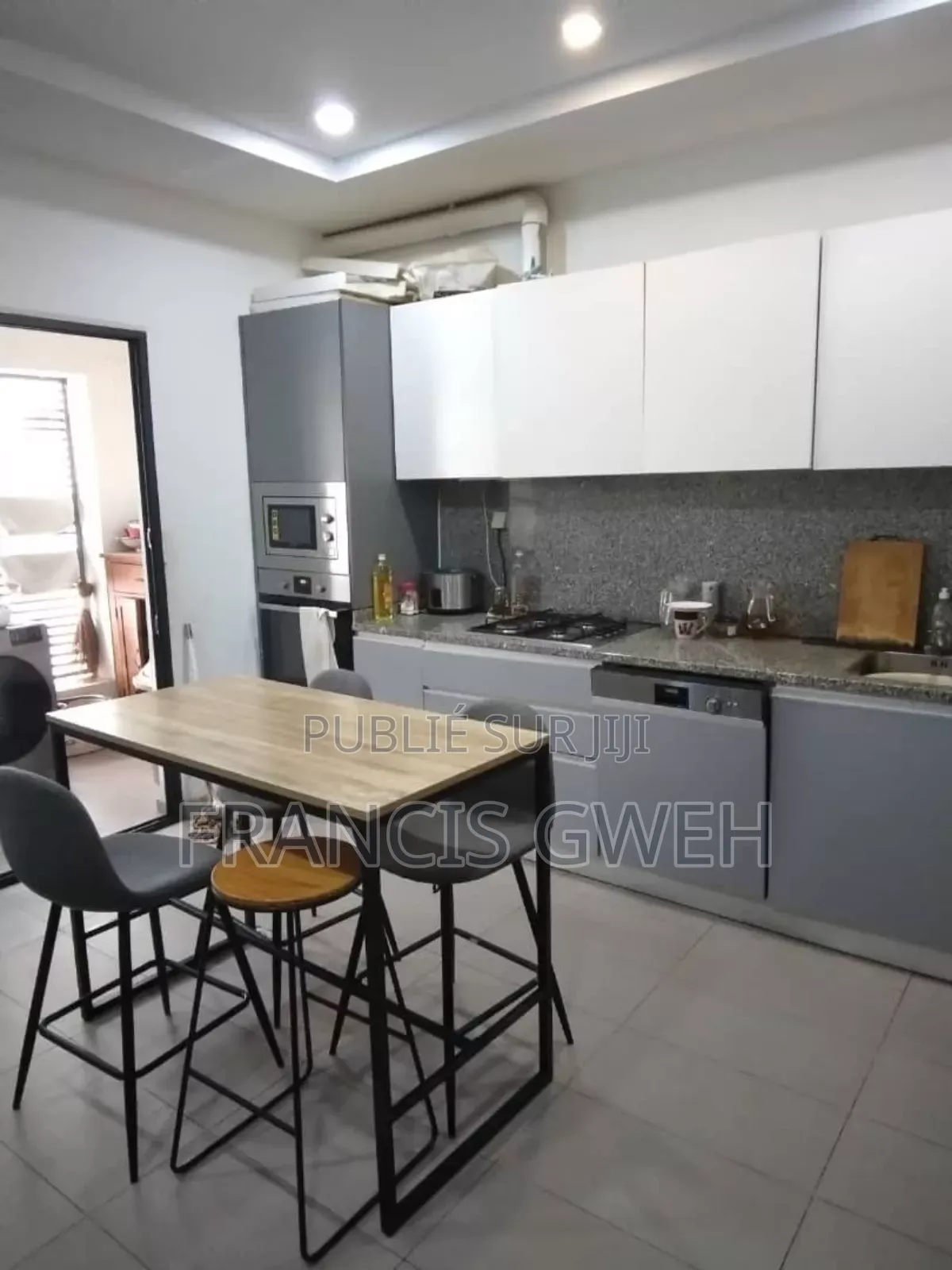 3chbre Appartement dans Francis Gweh, Cocody à Louer