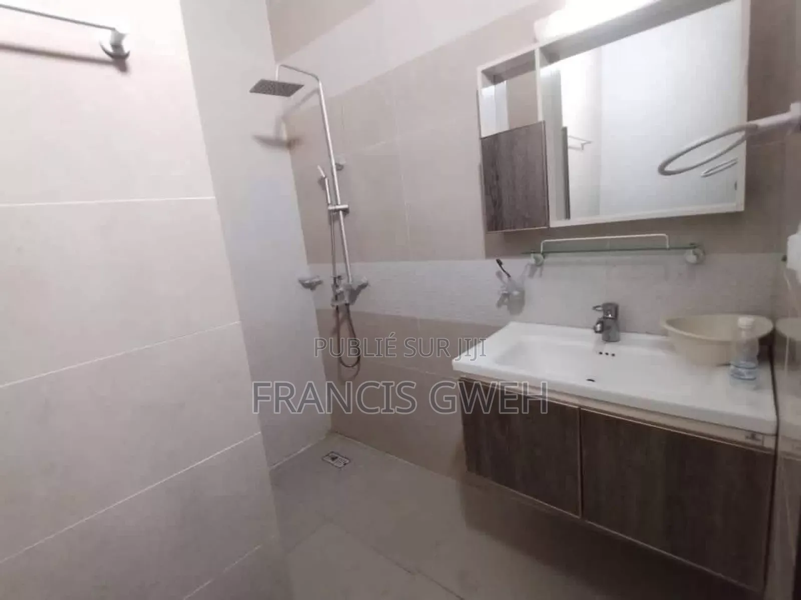 2chbre Duplex dans Francis Gweh, Cocody à Louer