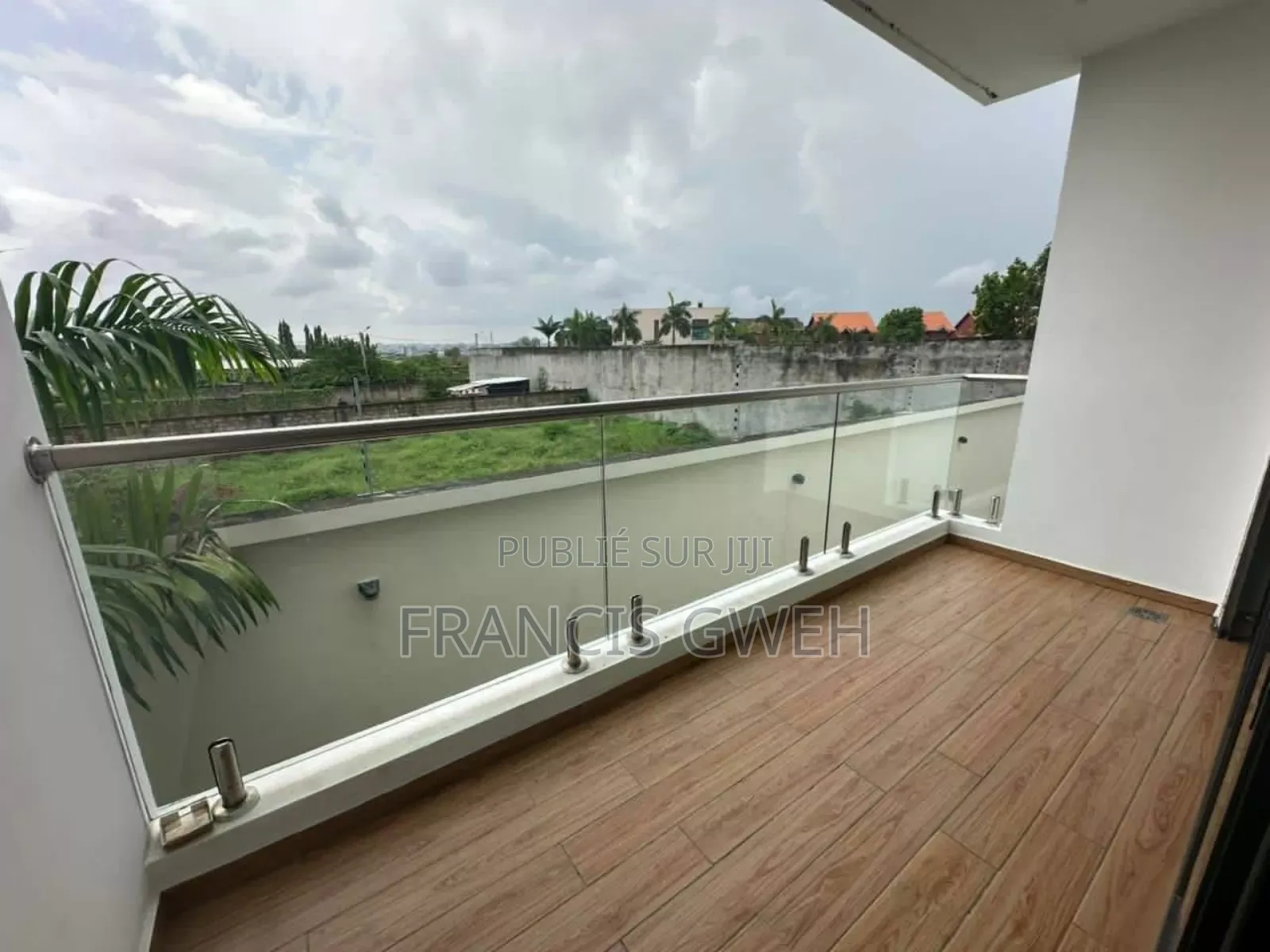 3chbre Appartement dans Francis Gweh, Cocody à Louer
