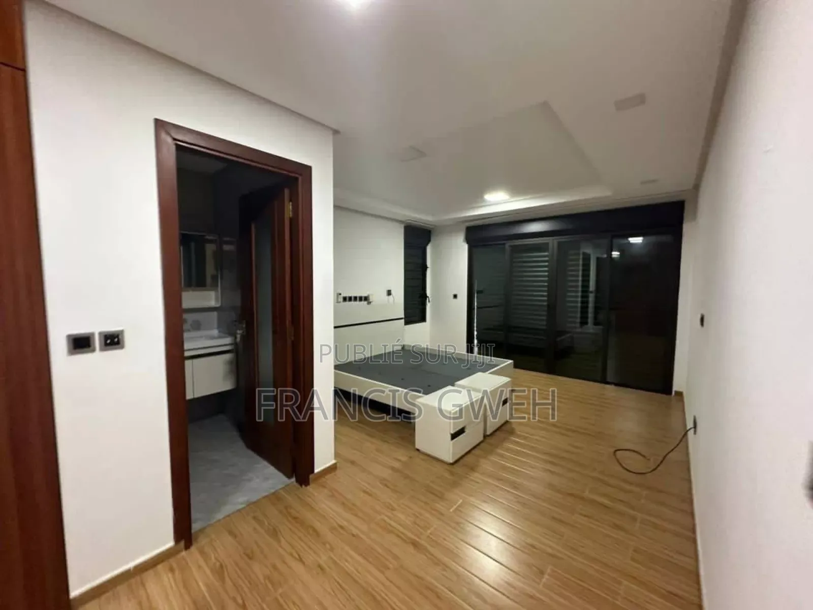 3chbre Appartement dans Francis Gweh, Cocody à Louer