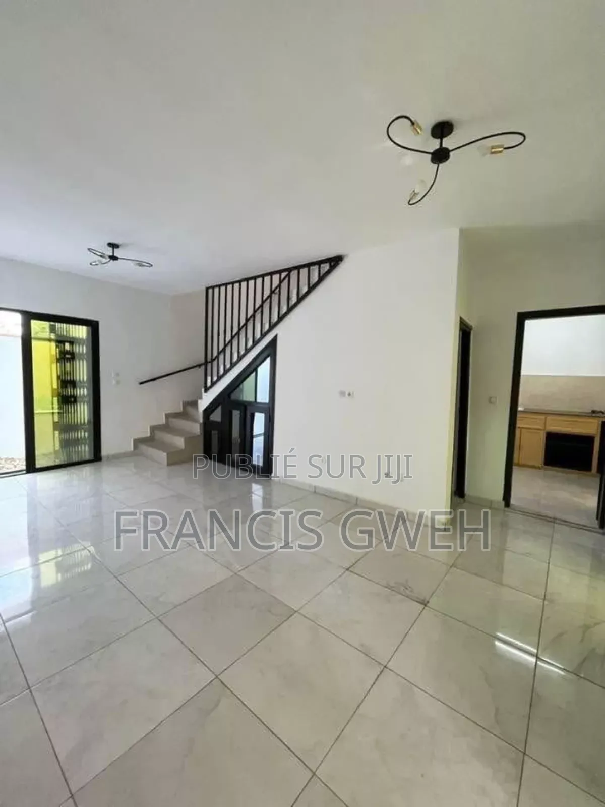 3chbre Duplex dans Francis Gweh, Cocody à Louer