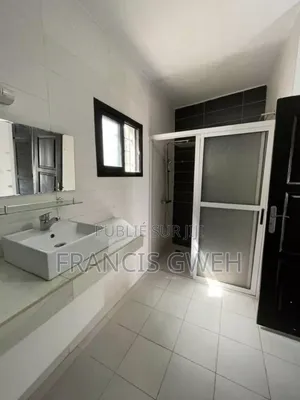 3chbre Duplex dans Francis Gweh, Cocody à Louer
