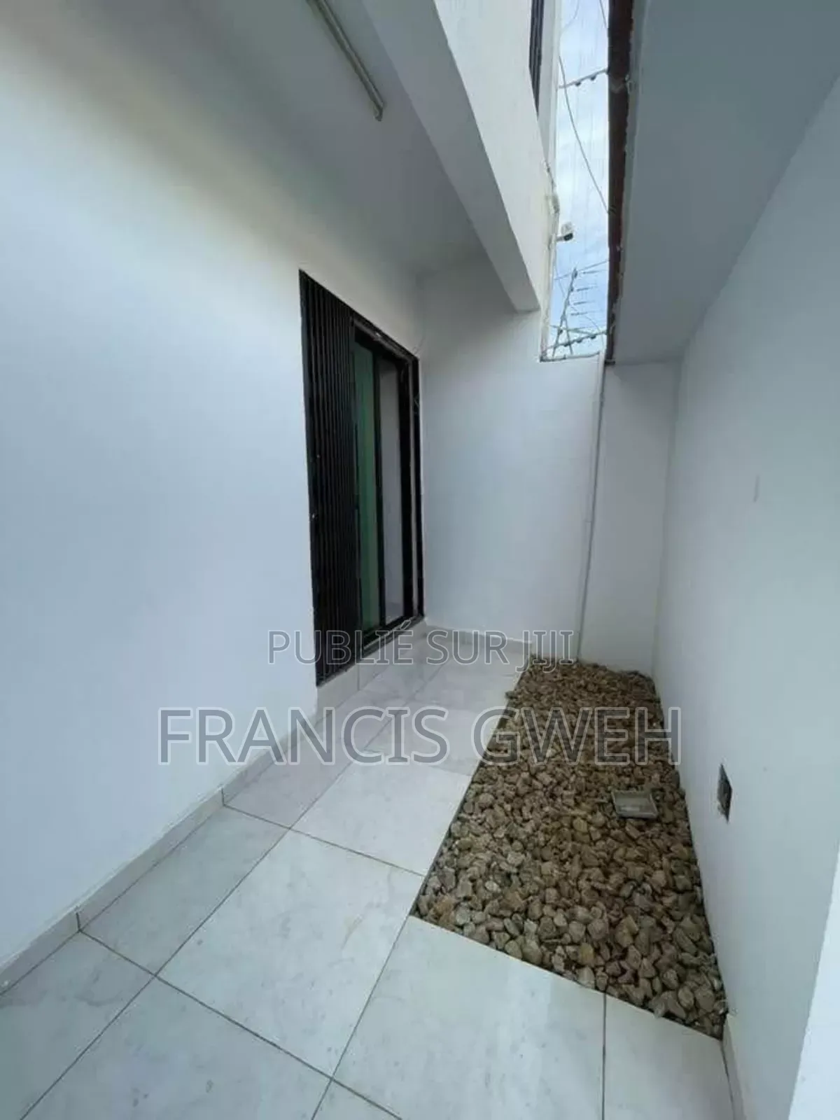 3chbre Duplex dans Francis Gweh, Cocody à Louer