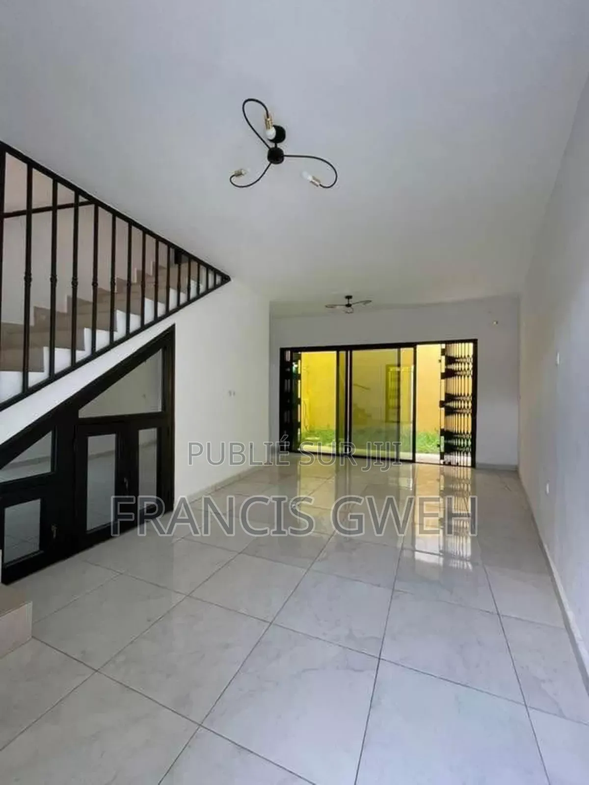 3chbre Duplex dans Francis Gweh, Cocody à Louer