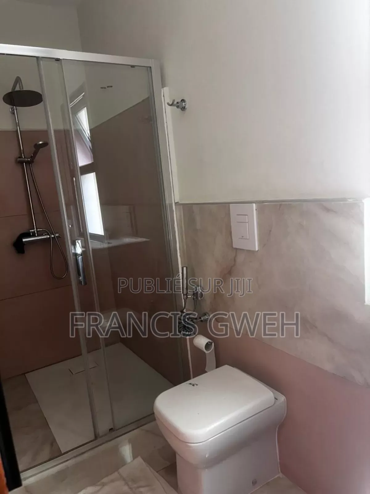 4chbre Duplex dans Francis Gweh, Cocody à Louer