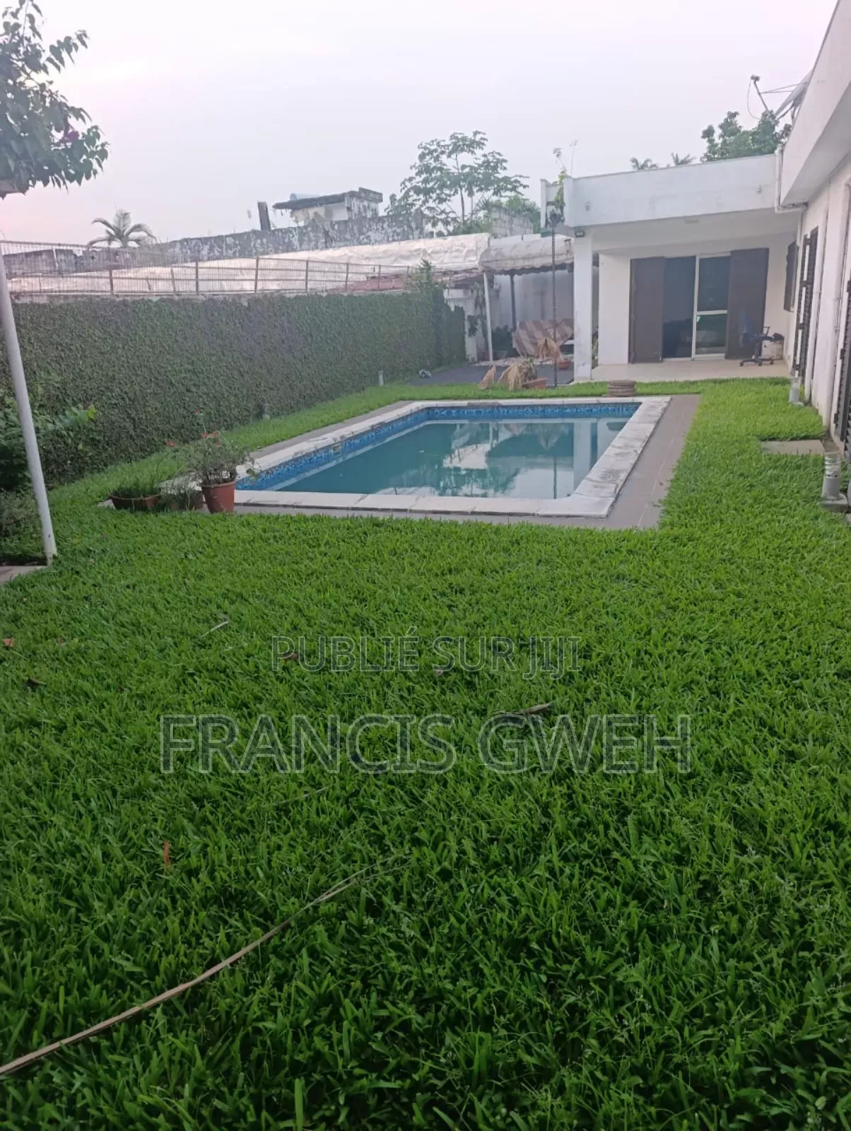 3chbre Villa dans Francis, Cocody à Vendre