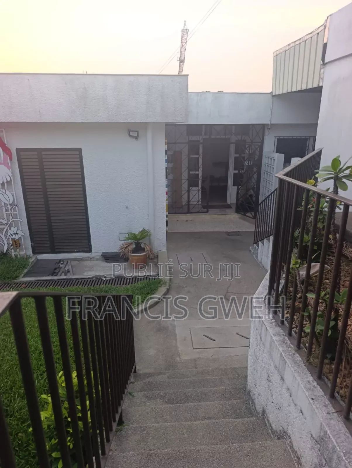 3chbre Villa dans Francis, Cocody à Vendre