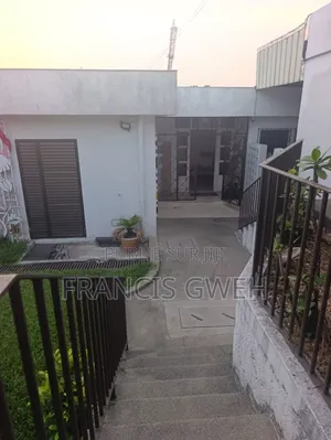 3chbre Villa dans Francis, Cocody à Vendre