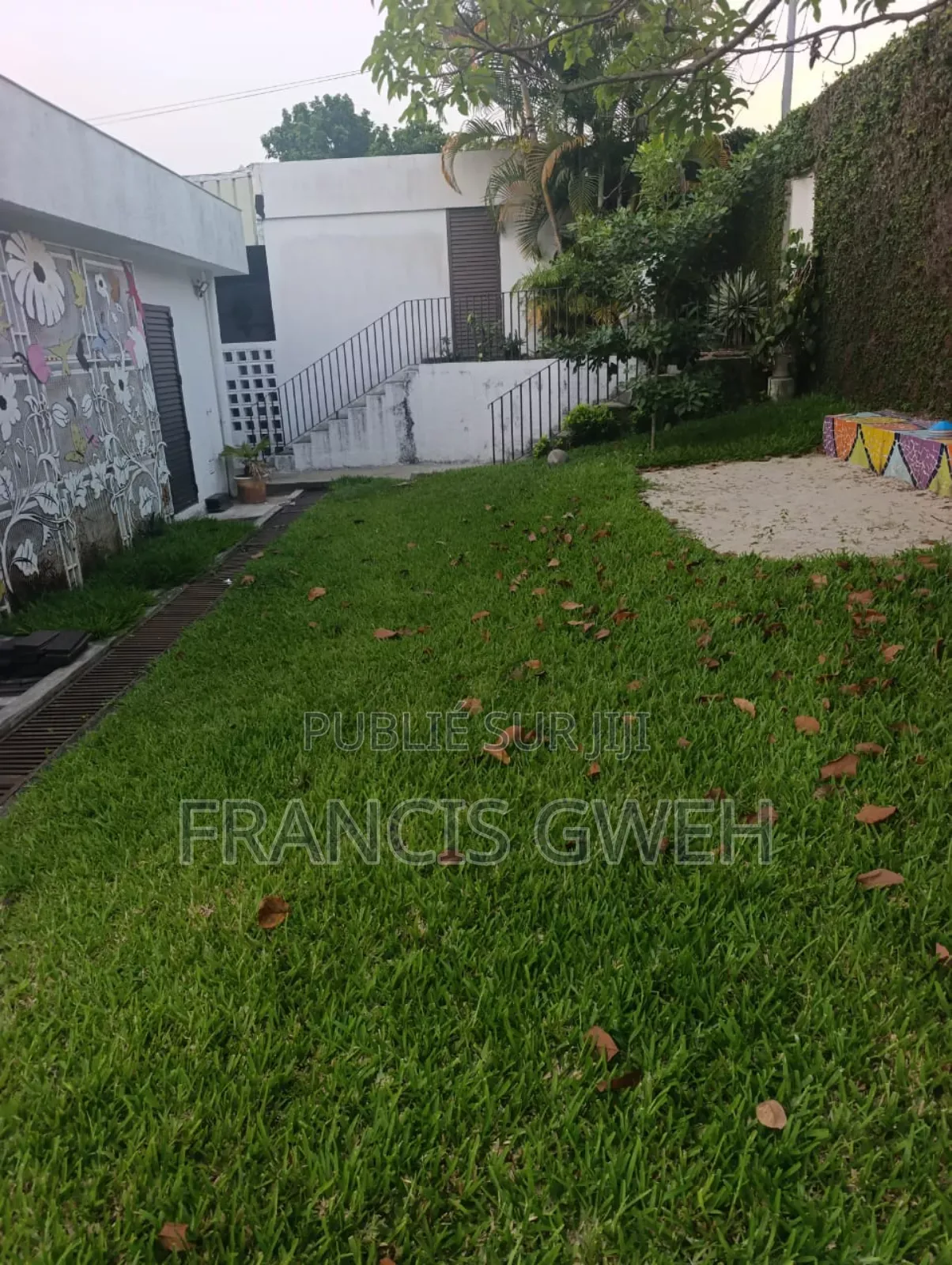 3chbre Villa dans Francis, Cocody à Vendre