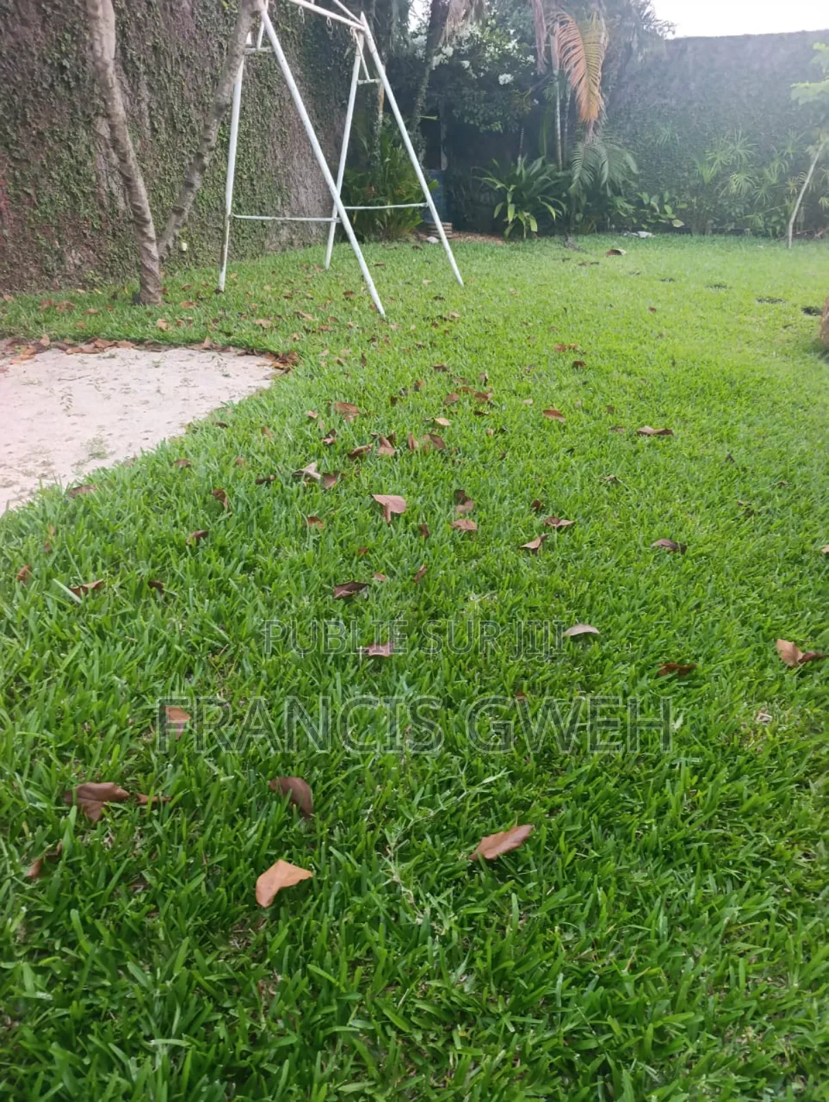 3chbre Villa dans Francis, Cocody à Vendre