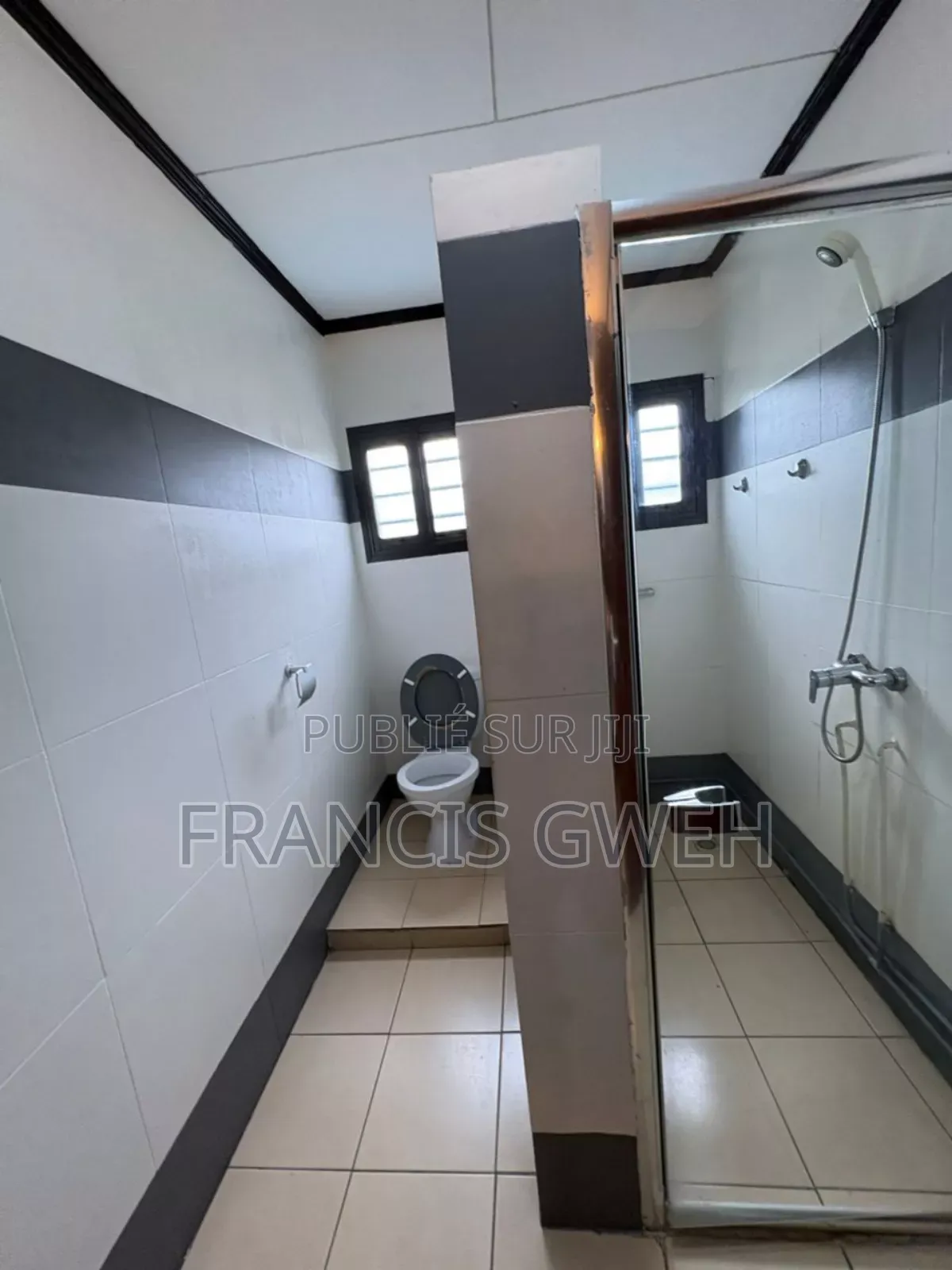 5chbre Duplex dans Francis Gweh, Cocody à Louer