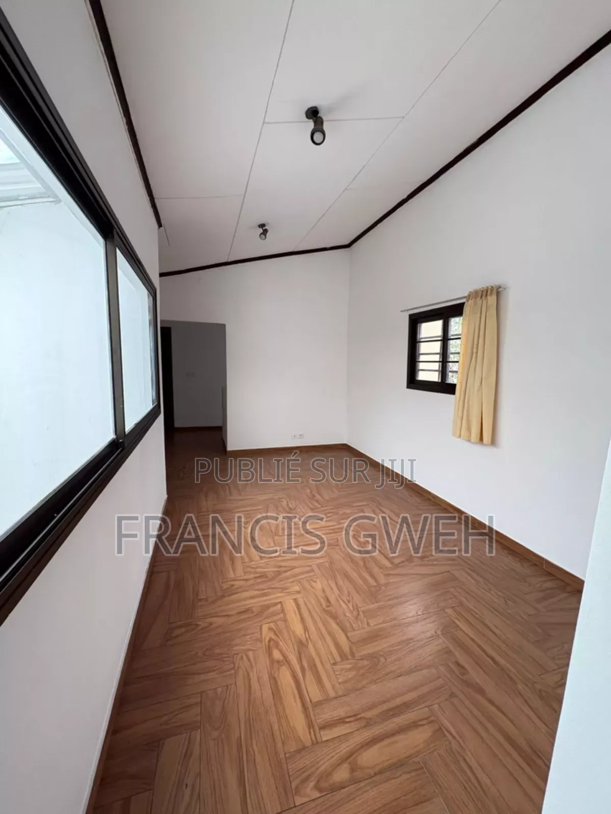 5chbre Duplex dans Francis Gweh, Cocody à Louer