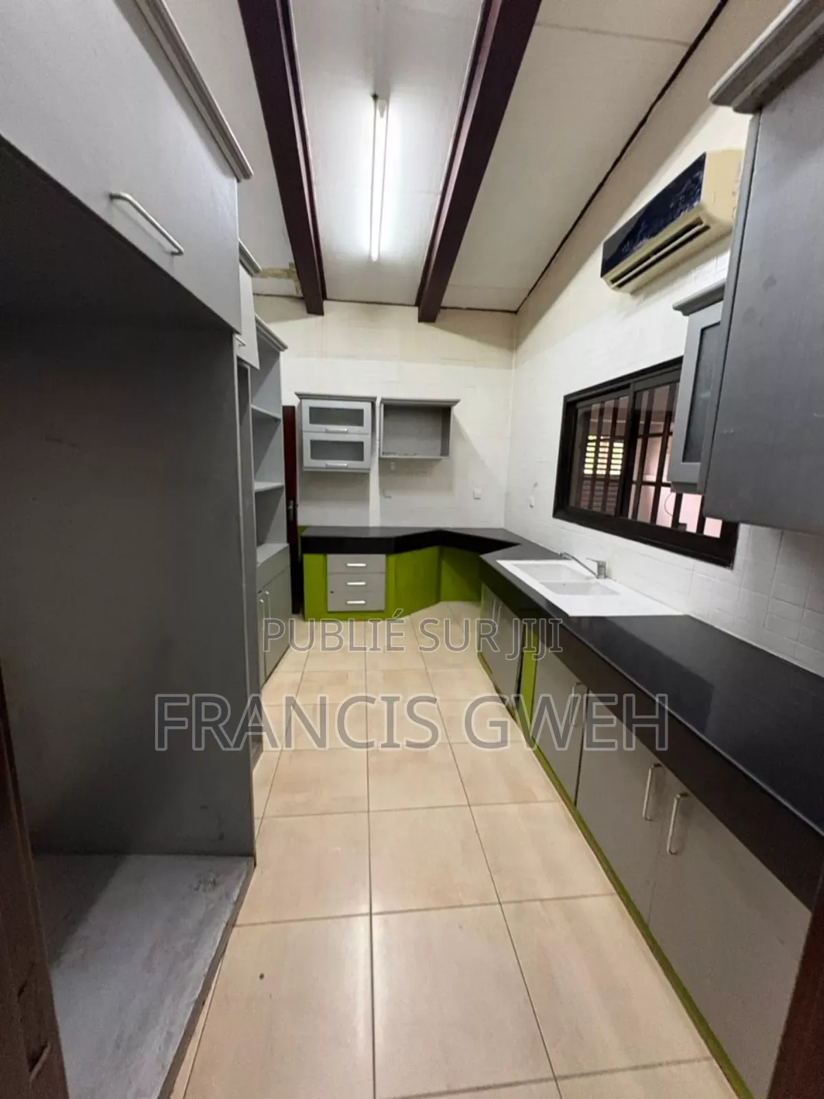 5chbre Duplex dans Francis Gweh, Cocody à Louer
