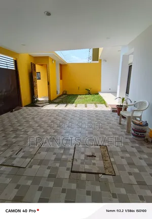 6chbre Duplex dans Francis Gweh, Cocody à Louer