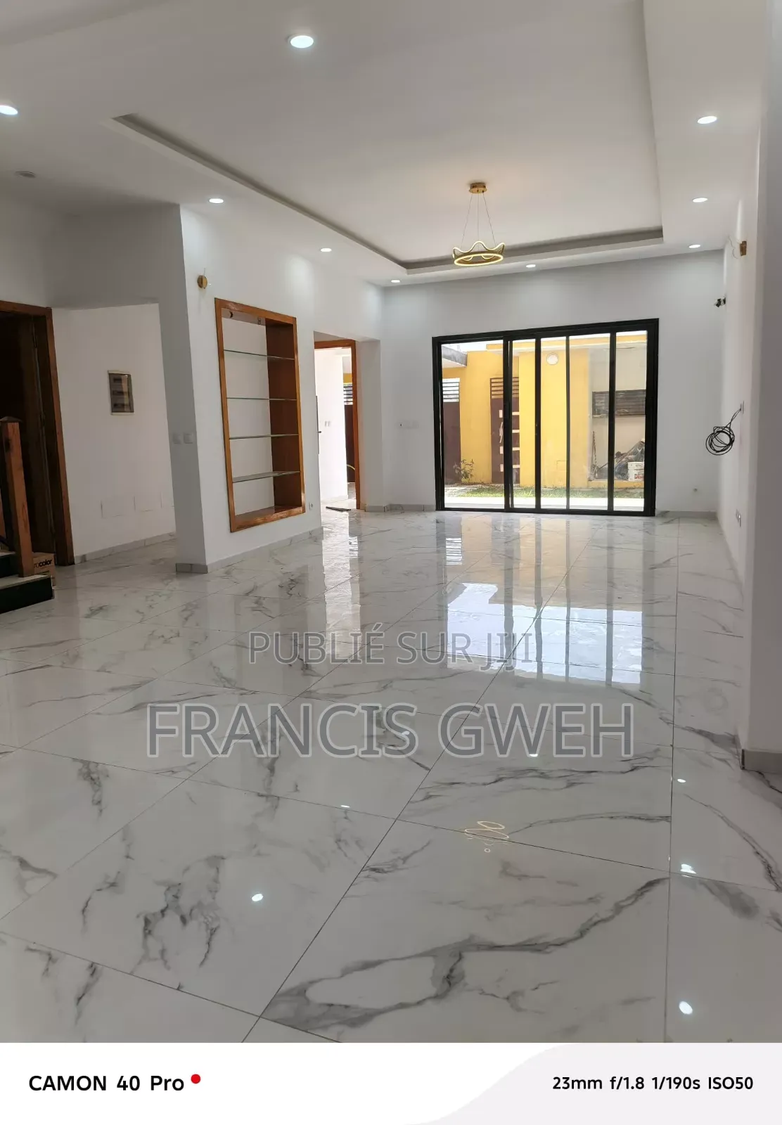 6chbre Duplex dans Francis Gweh, Cocody à Louer