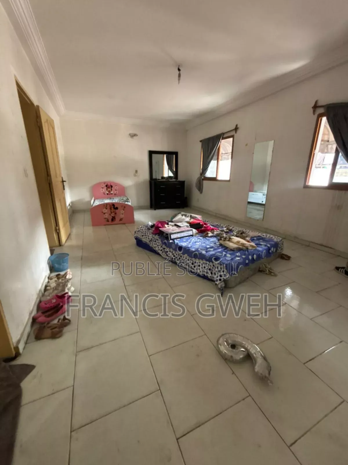 5chbre Duplex dans Francis Gweh, Cocody à Vendre