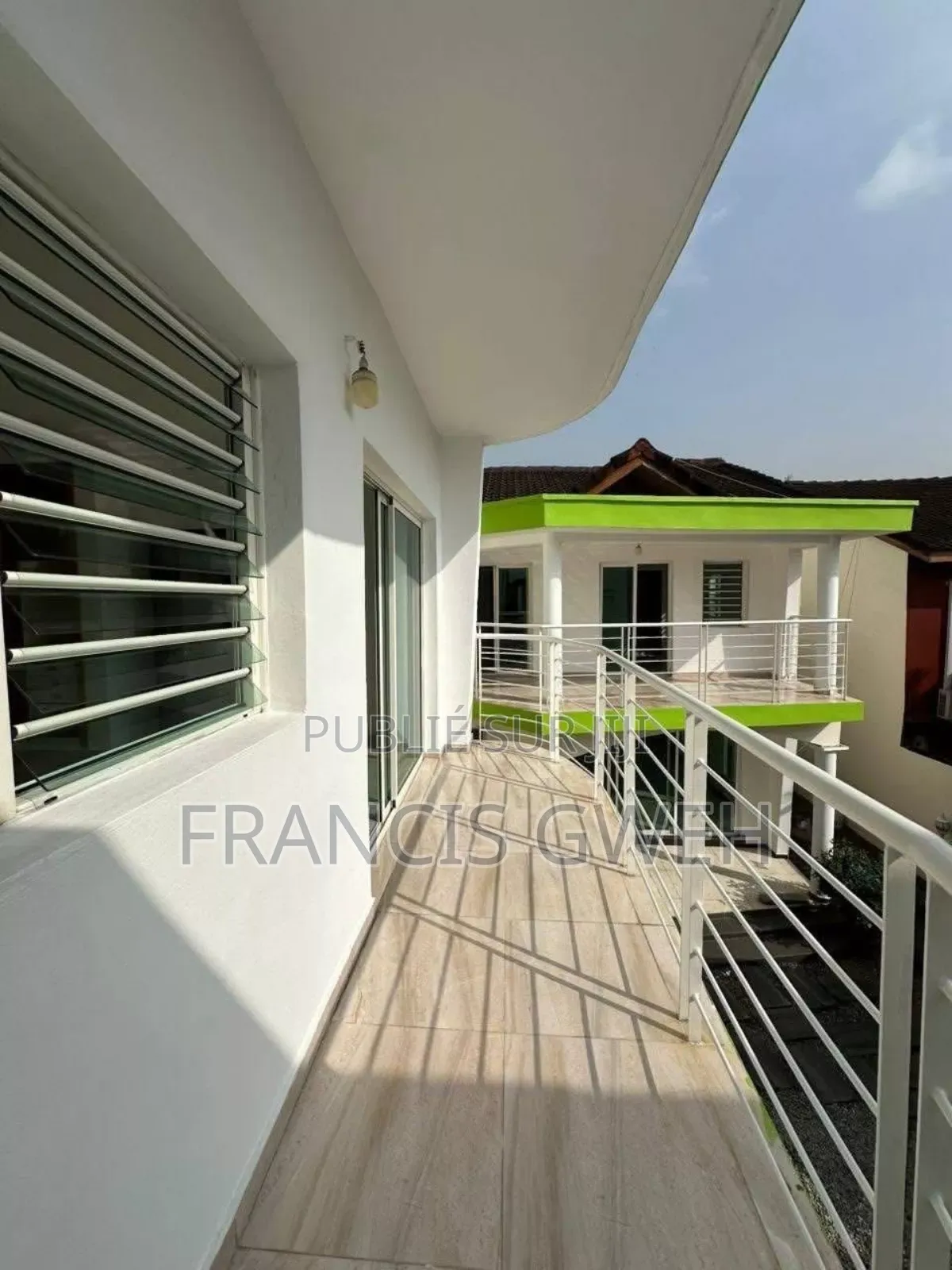 4chbre Duplex dans Francis Gweh, Cocody à Louer