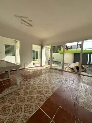 4chbre Duplex dans Francis Gweh, Cocody à Louer