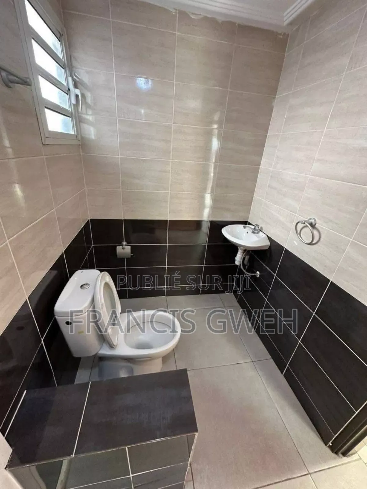 4chbre Duplex dans Francis Gweh, Cocody à Louer