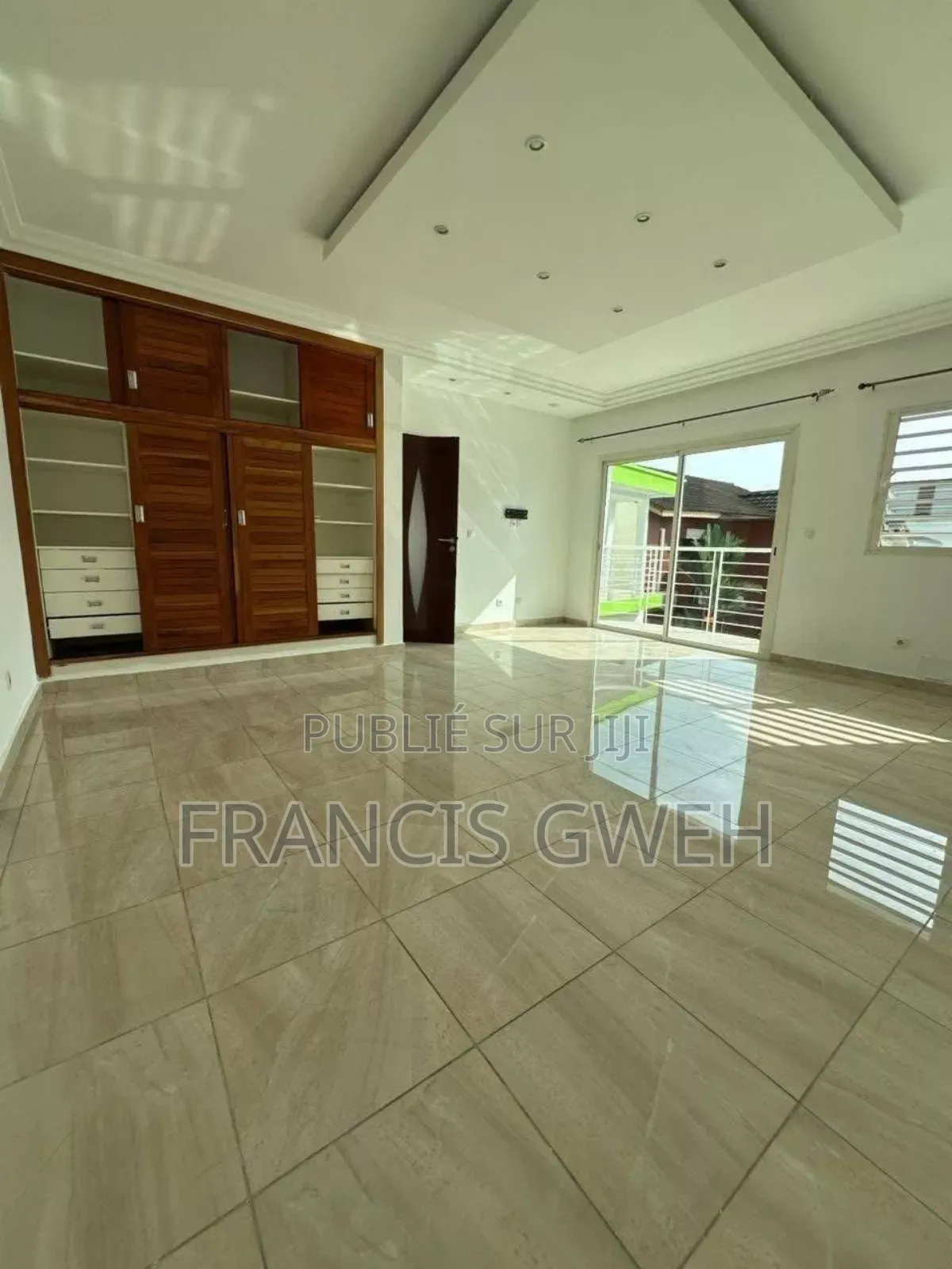 4chbre Duplex dans Francis Gweh, Cocody à Louer