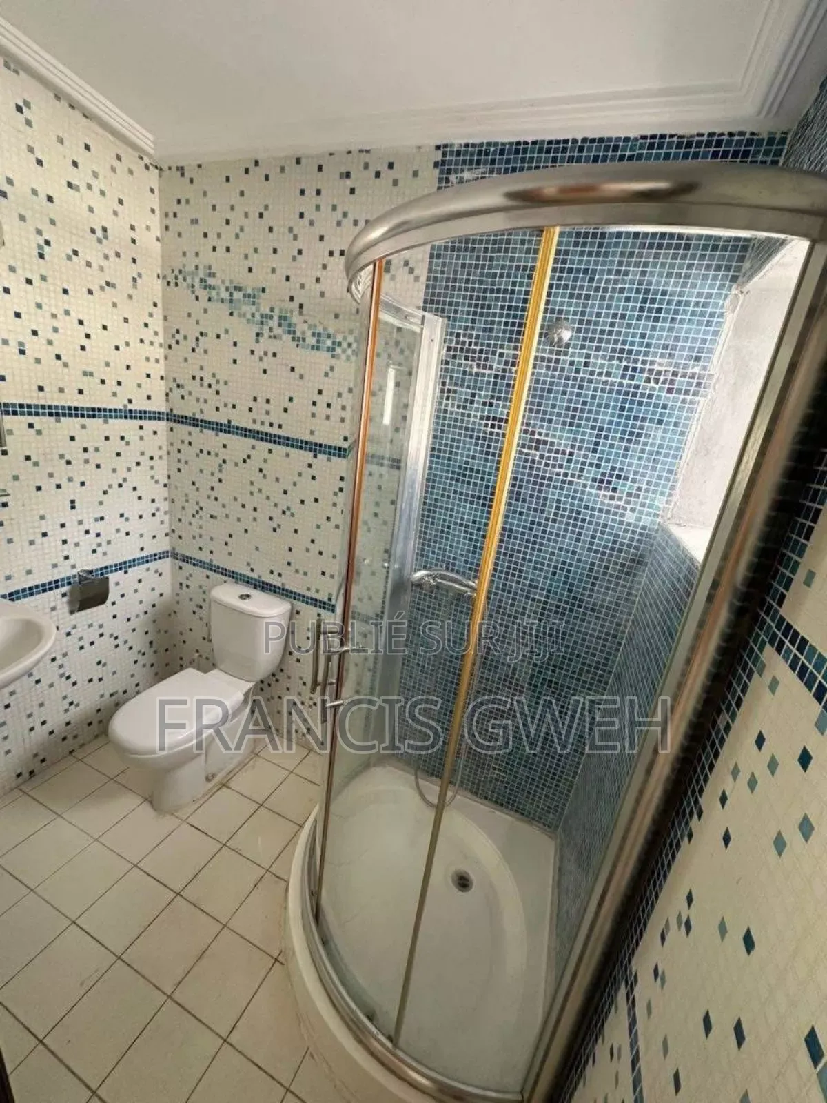 4chbre Duplex dans Francis Gweh, Cocody à Louer