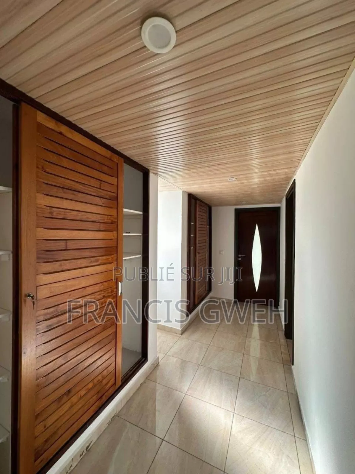 4chbre Duplex dans Francis Gweh, Cocody à Louer