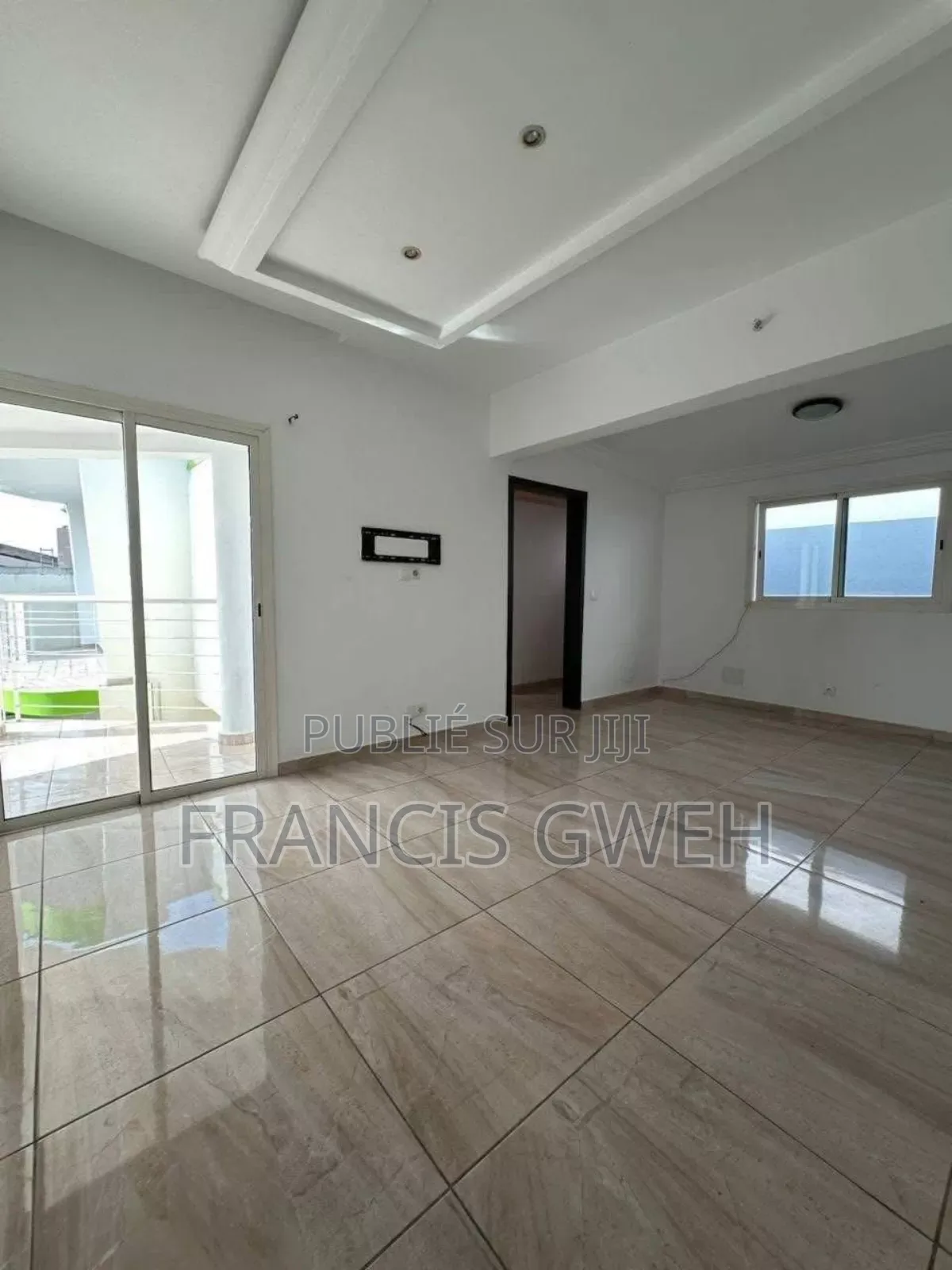 4chbre Duplex dans Francis Gweh, Cocody à Louer