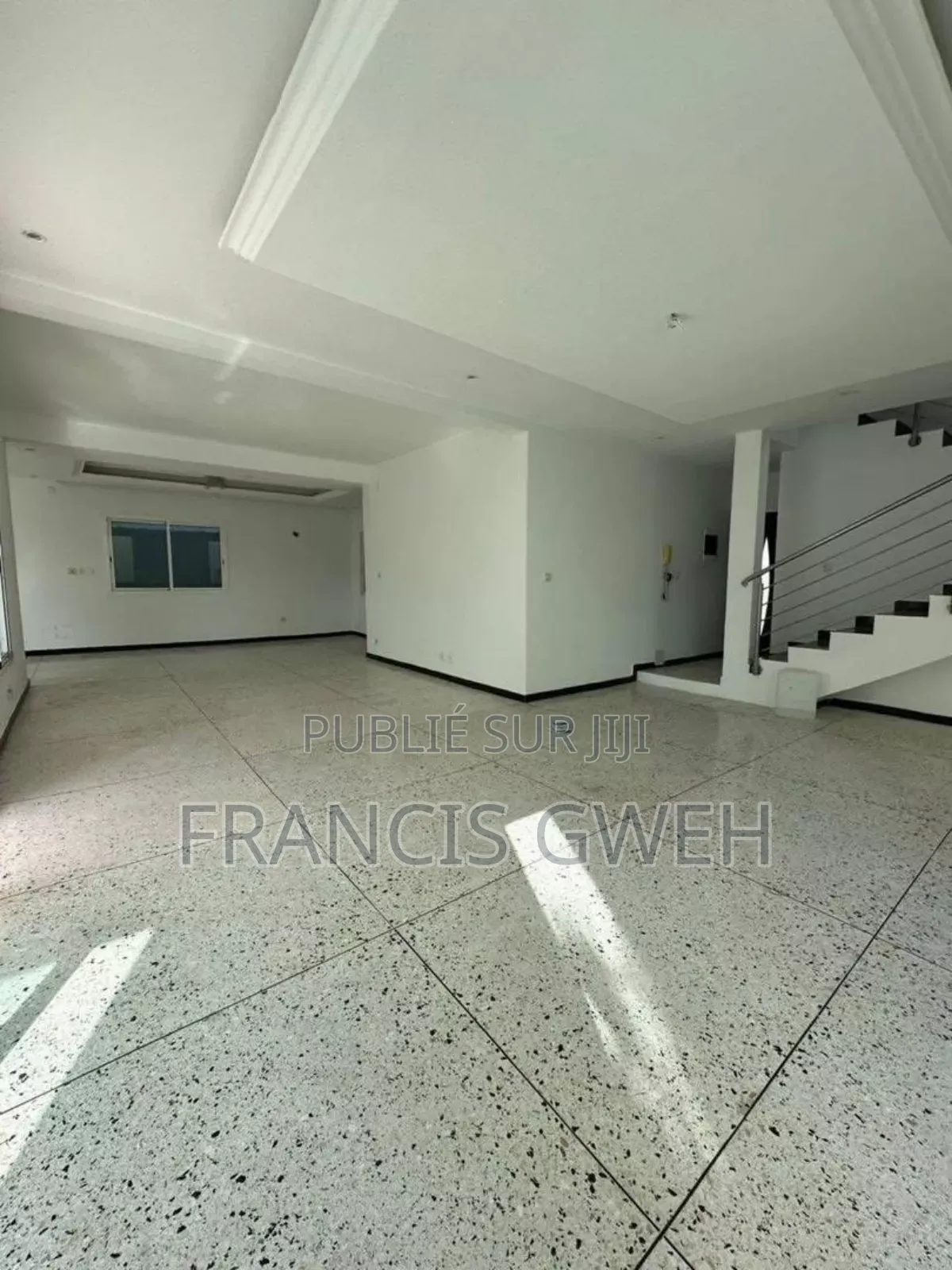 4chbre Duplex dans Francis Gweh, Cocody à Louer