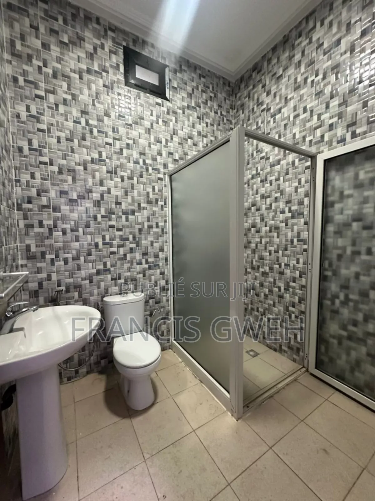 2chbre Appartement dans Francis Gweh, Cocody à Louer