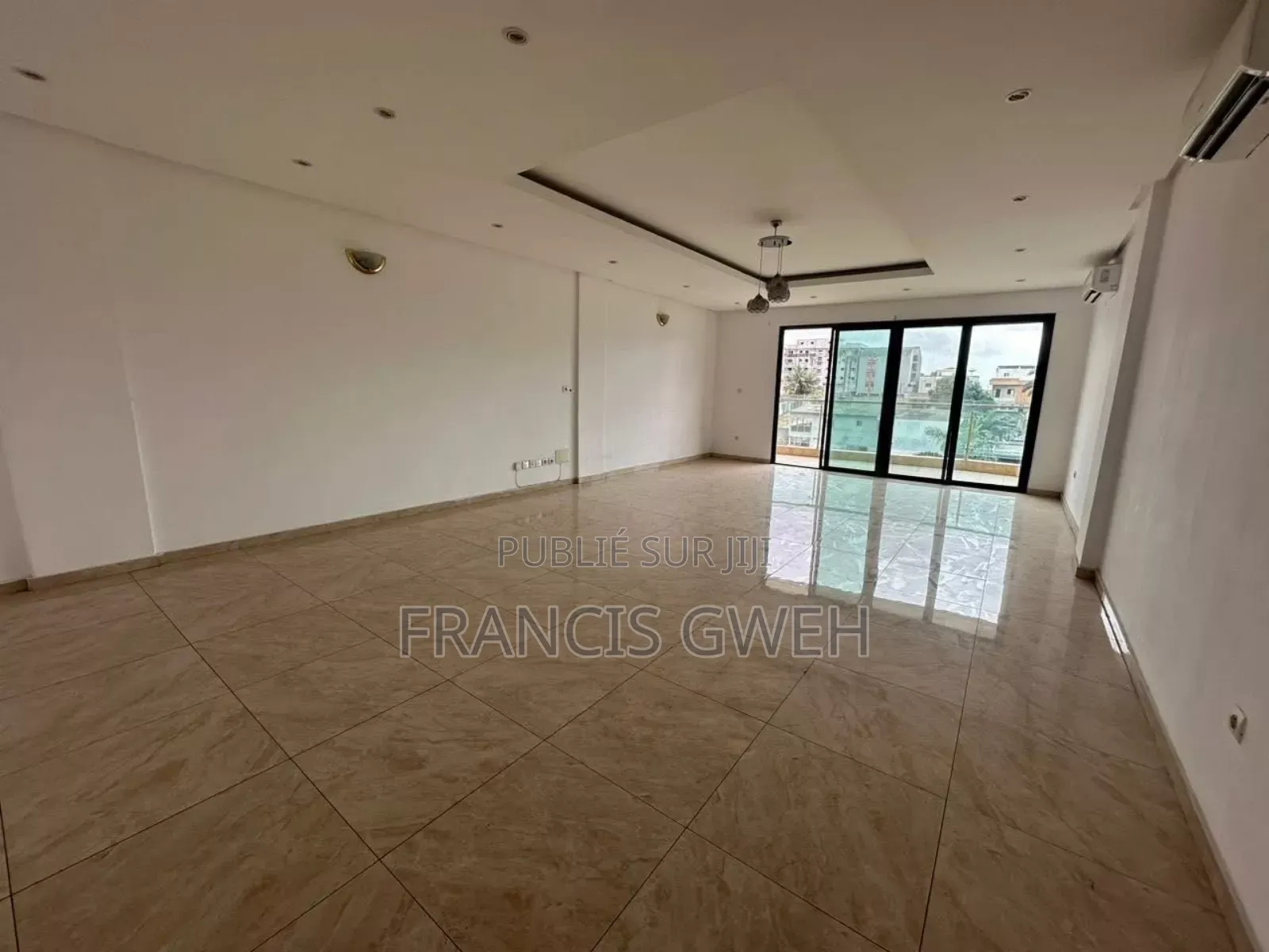 2chbre Appartement dans Francis Gweh, Cocody à Louer