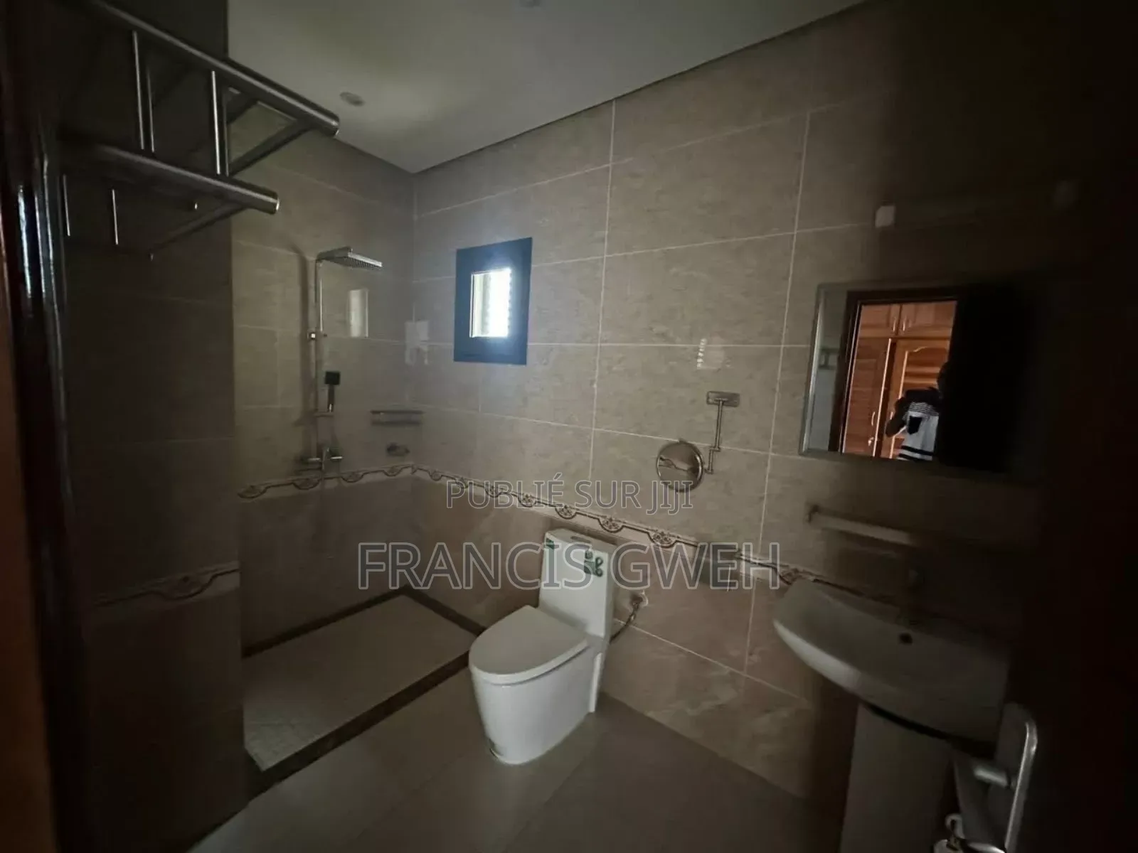 2chbre Appartement dans Francis Gweh, Cocody à Louer